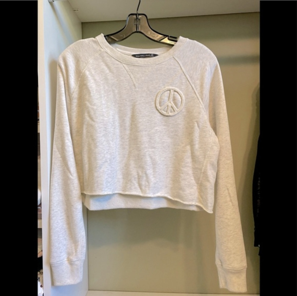 Abercrombie cropped sweatshirt peace sign embroidery